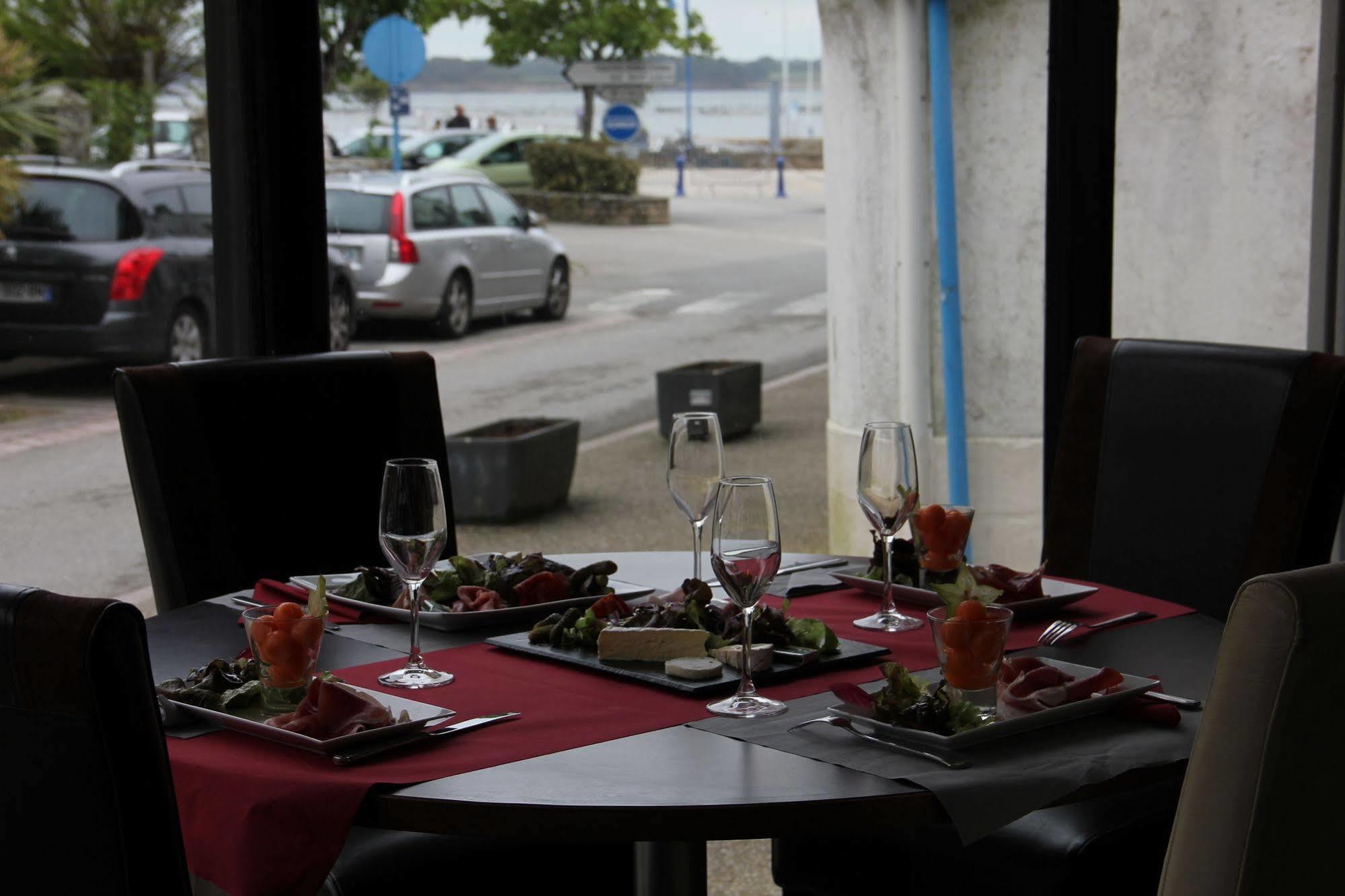 Hotel Restaurant La Voile - Le Dock'Er Локмариакер Экстерьер фото